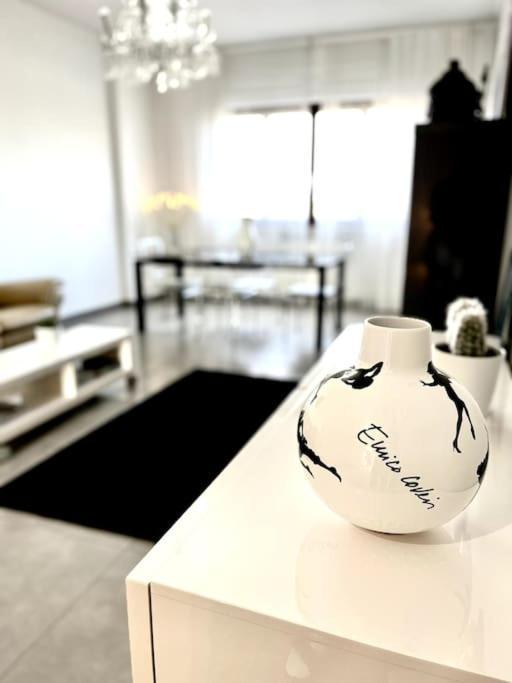 Sun-Kissed Seaside Retreat: Your Pescara Getaway 外观 照片